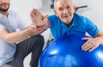 Tudo o que você precisa saber sobre bolas para fisioterapia